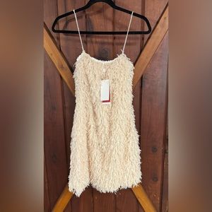 Q2 Feather dress size L